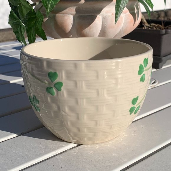 Ceramic Clover Weave Bowl - Picture 2 of 10